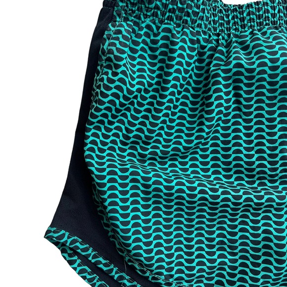 Nike Dri Fit Tempo running track shorts women’s size M - Picture 3 of 7